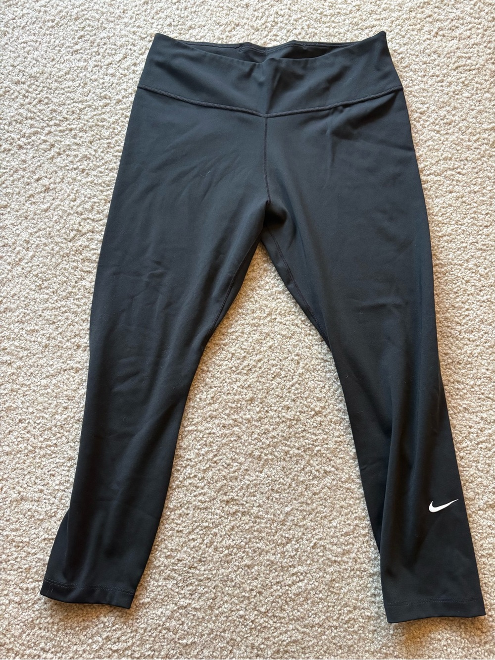Nike Dri-Fit Women’s Size Large Black Capri Leggings non smoking home